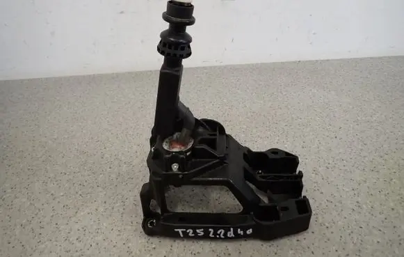 Toyota Avensis T250 Gear shifter/selector 