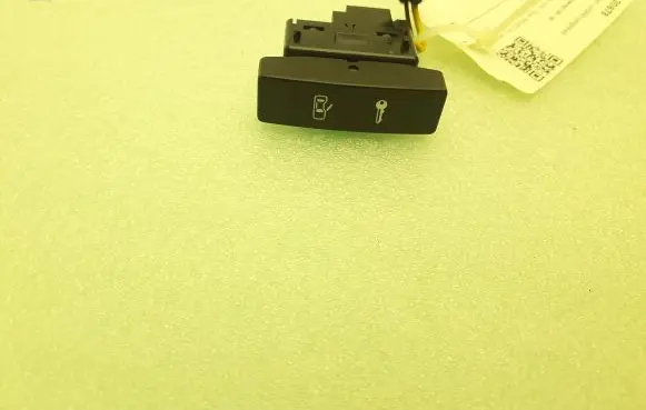 Volkswagen Touareg I Central locking switch button 7L69621253X1 07348T