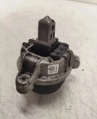 BMW 5 F10 F11 Engine mount bracket 6868302