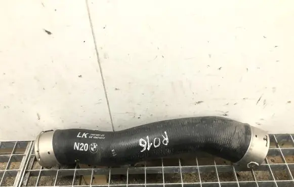 BMW 2 F22 F23 Intercooler hose/pipe 7597591