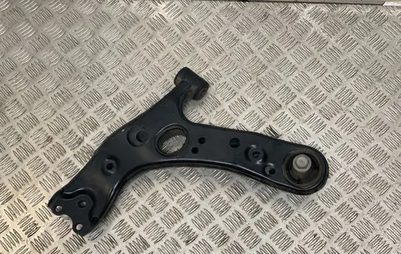 Lexus CT 200H Front lower control arm/wishbone