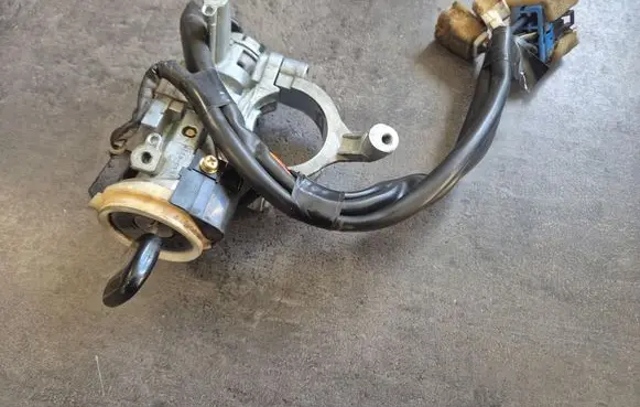 Mitsubishi L200 Ignition lock