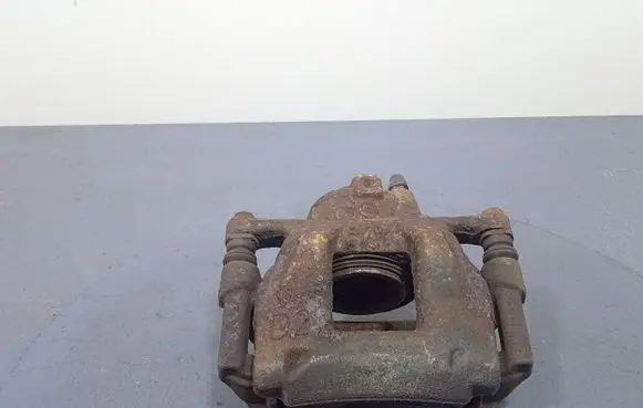 Toyota Auris E180 Front brake caliper