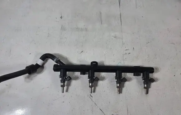 Volkswagen Tiguan Fuel main line pipe 06K133681E