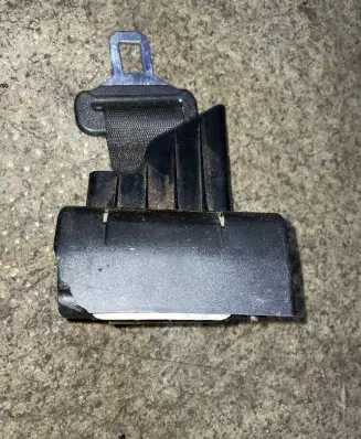 Middle seatbelt (rear)