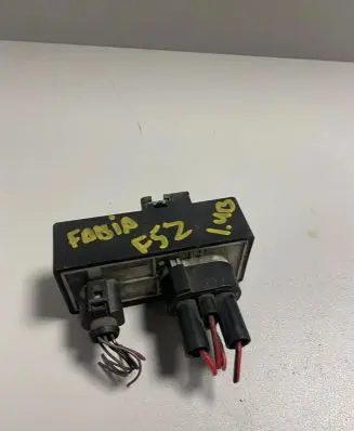 Skoda Fabia Mk2 (5J) Coolant fan relay 1J0919506M 898967000