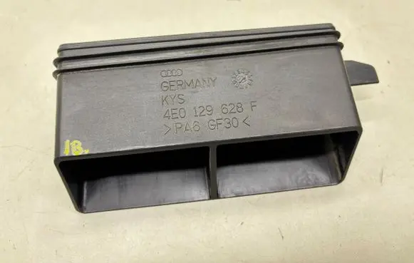 Audi A8 S8 D3 4E Air intake duct part 4E0129628F