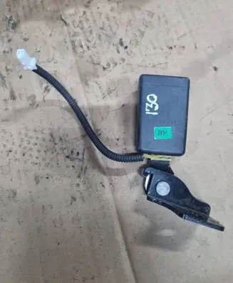 Hyundai i30 Rear seatbelt buckle
