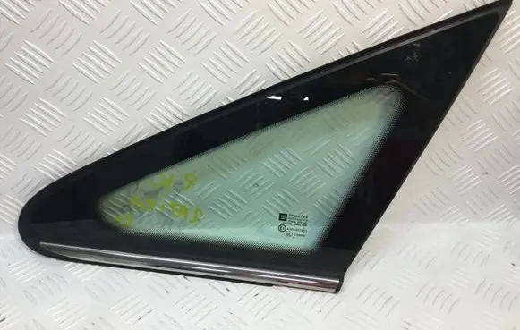 Opel Zafira B Front triangle window/glass 13123922