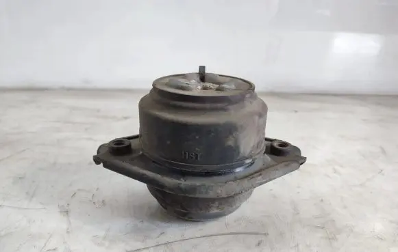 Mercedes-Benz ML W164 Engine mount bracket A2512403117