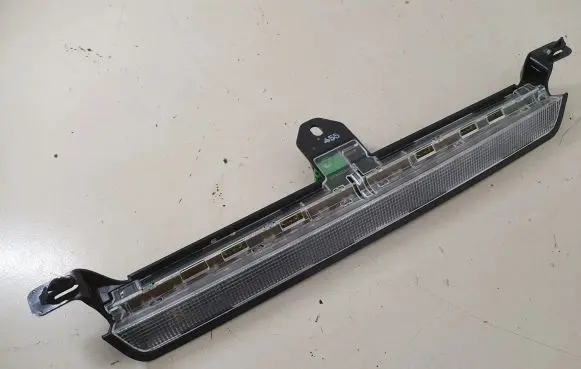 Volvo V70 Third/center stoplight 8658948