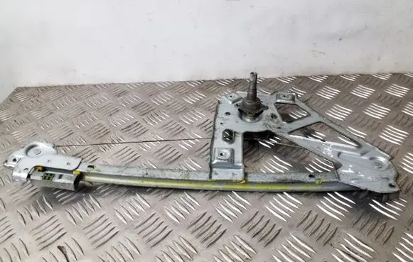 Rear door manual window regulator