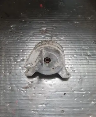 Opel Zafira B Engine mount bracket 90539246