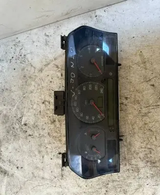 Volvo S70 V70 V70 XC Speedometer (instrument cluster) 9168144
