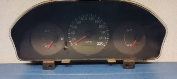 Mazda 323 Speedometer (instrument cluster) BJ4TC