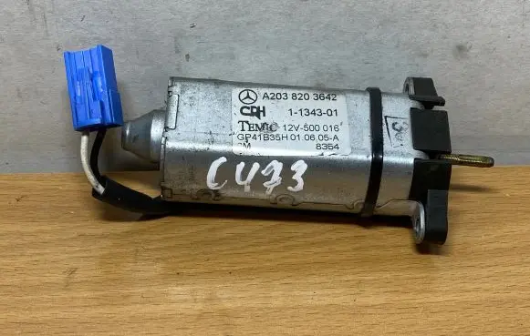 Mercedes-Benz C W203 Seat adjustment motor C473 A2038203642