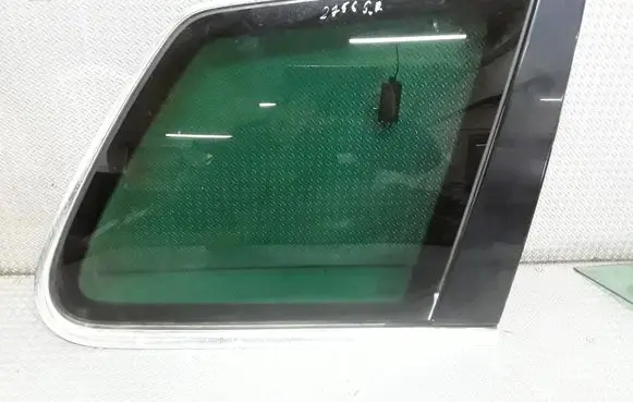 Volkswagen Touareg I Rear side window