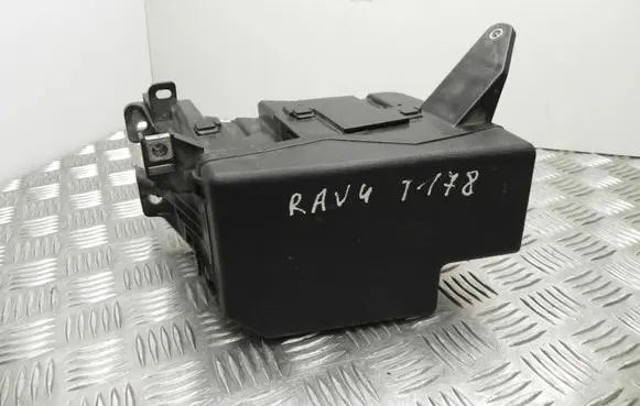 Toyota RAV 4 (XA30) Fuse box set 8266242180 K794