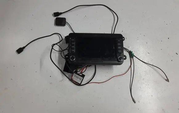 Volkswagen Golf VI Radio/GPS head unit trim 