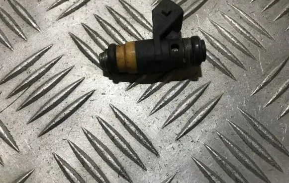 Renault Megane I Fuel injector h029611 1086b10094