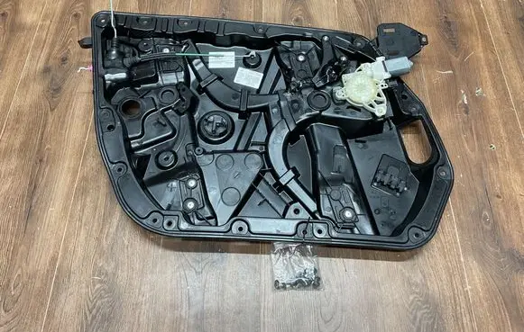 Mercedes-Benz E W213 Front door window regulator with motor A2137205105 A2137600100