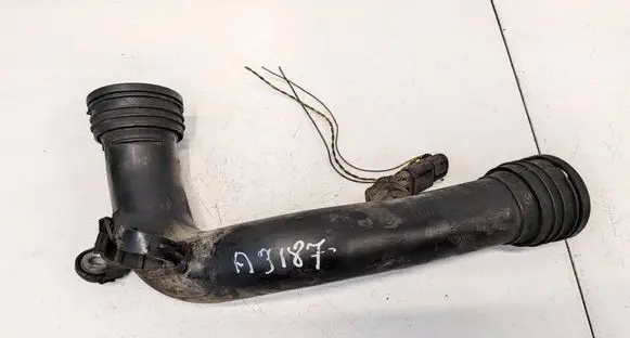 Volkswagen PASSAT B6 Intercooler hose/pipe 1K0145762AD