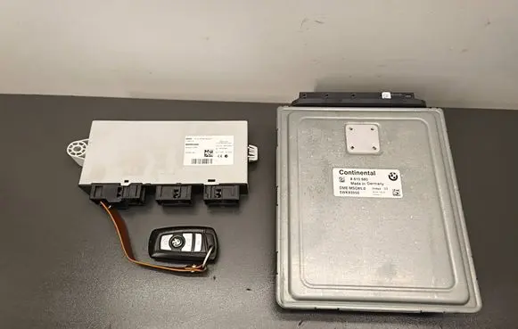 BMW 5 F10 F11 Engine ECU kit and lock set 8610680 DMEMSD850 5WK93950