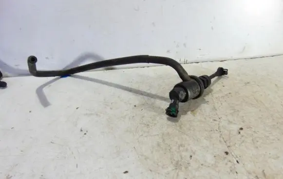 Nissan Note (E11) Clutch slave cylinder 