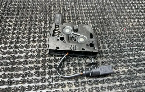 Audi A1 Engine bonnet/hood lock/catch 8X0823509B