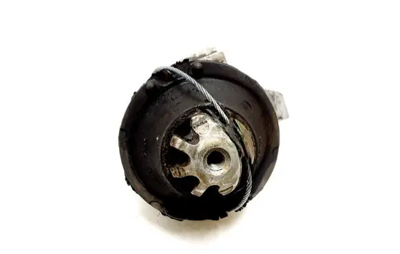Volvo XC90 Engine mount bracket 30778953