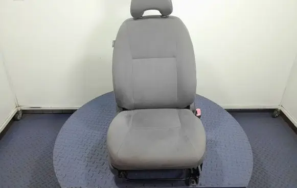 Toyota Prius (NHW20) Front passenger seat 