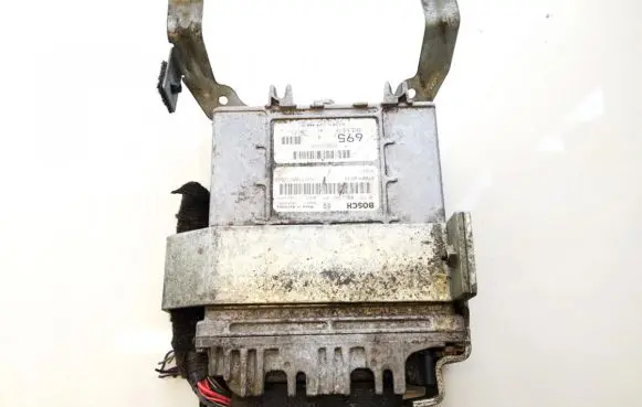 Volvo S40, V40 Engine control unit/module 0281001906 7700110648