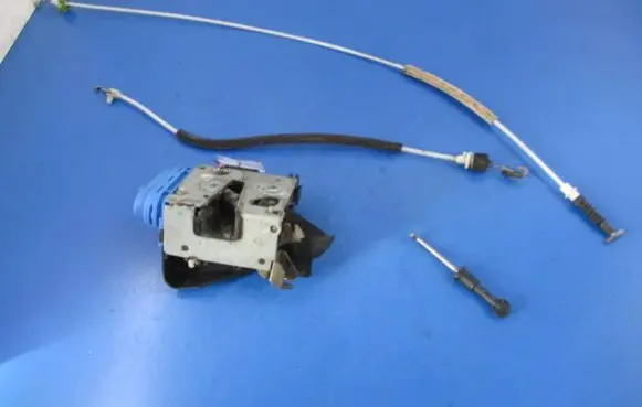 Audi A6 S6 C4 4A Rear door lock 8D0839016A