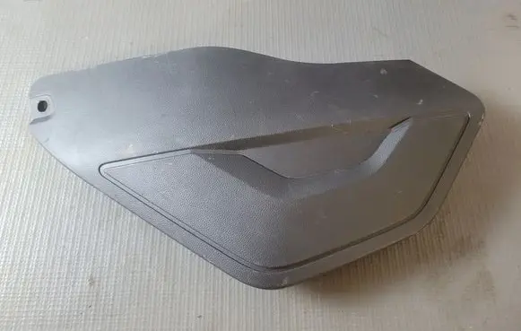 Dacia Duster II Dashboard lower bottom trim panel 689207728R 689200724R