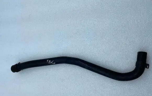 Engine coolant pipe/hose