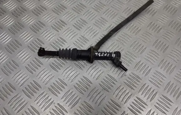 Renault Megane II Clutch slave cylinder 8200151770