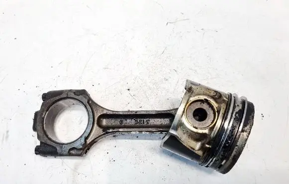 Hyundai Trajet Piston with connecting rod 
