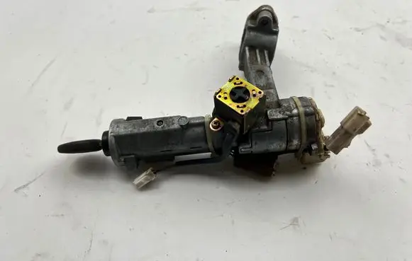 Toyota Land Cruiser (HDJ90) Ignition lock