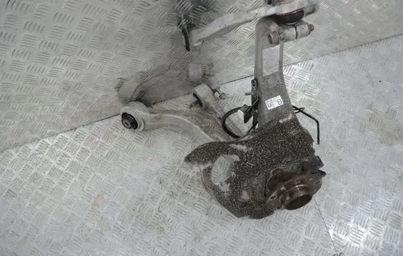 Alfa Romeo Giulia Front wheel hub spindle knuckle 00505397360