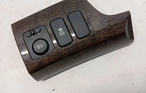 Wing mirror switch