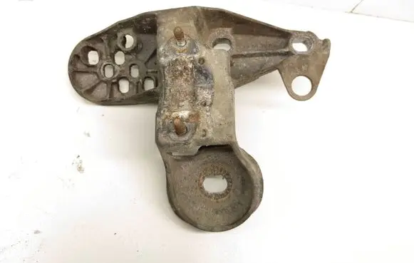 Audi A4 S4 B7 8E 8H Engine mounting bracket 8E0199351M