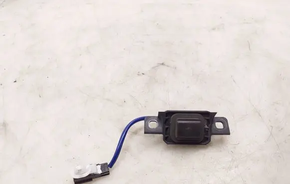 Toyota Camry VIII XV70 Tailgate opening switch 0642799