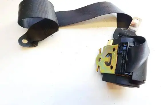 Volkswagen Golf IV Middle seatbelt (rear) 562495