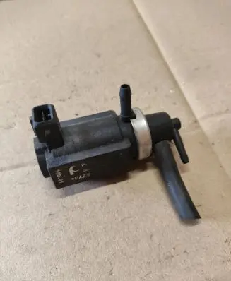 Audi A4 S4 B6 8E 8H Turbo solenoid valve 8D0906627 00T097 72190332