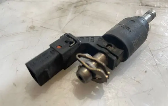 Opel Signum Fuel injector 3860501 24404012 3160A00420