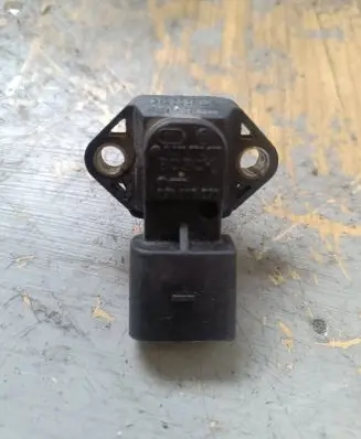 Audi A4 S4 B5 8D Air pressure sensor 038906051