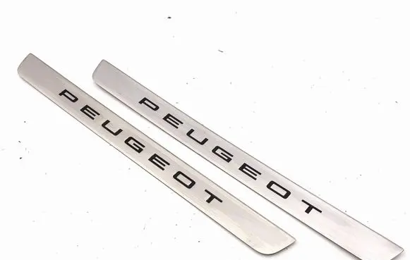 Peugeot 2008 II Front sill trim cover 98532023RW