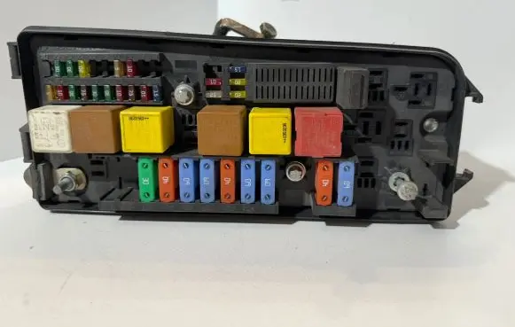 Opel Signum Fuse module 13170902 00005889 519043103