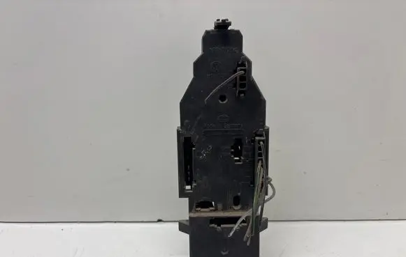 Volkswagen Golf III Tail light bulb cover holder 1H9945257