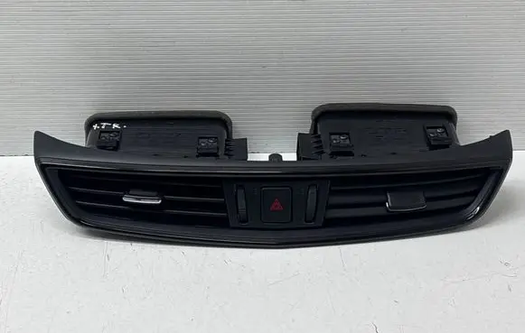 Nissan X-Trail T32 Dash center air vent grill 687505AA0A